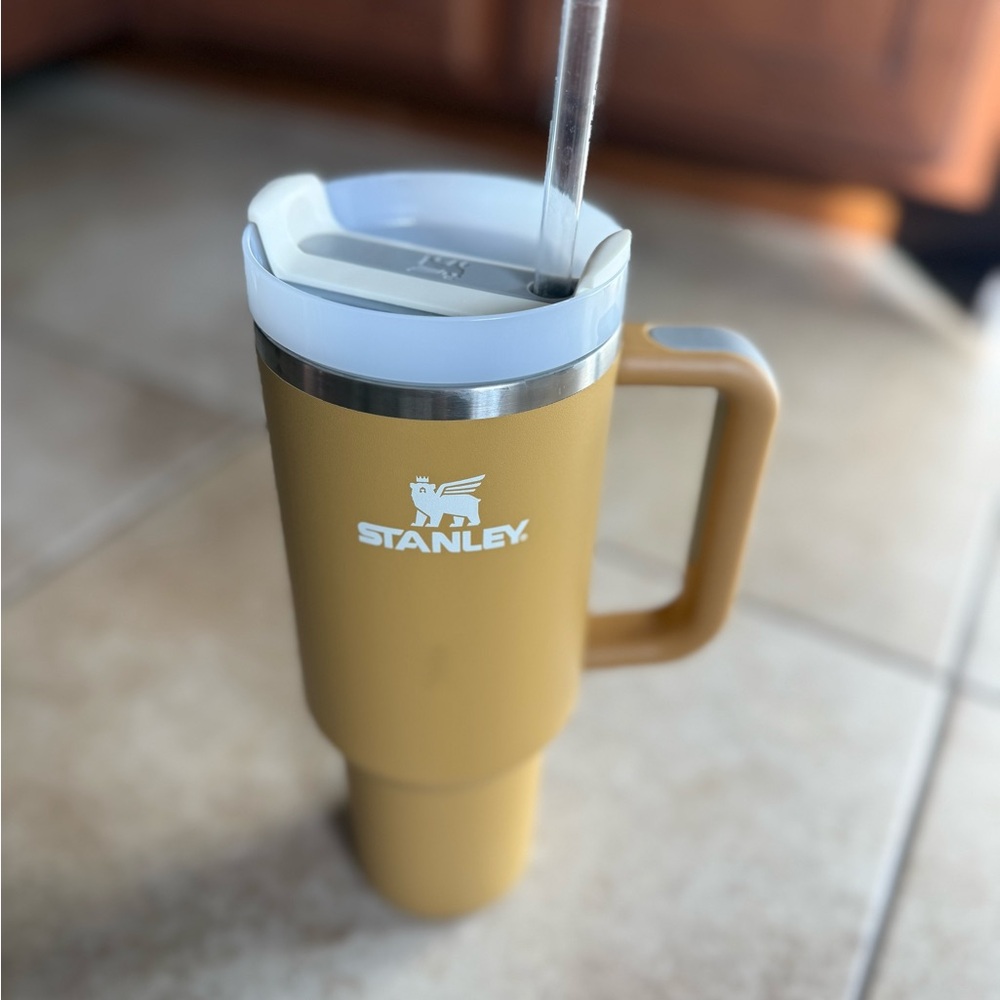 Stanley 40oz cup. Gently used